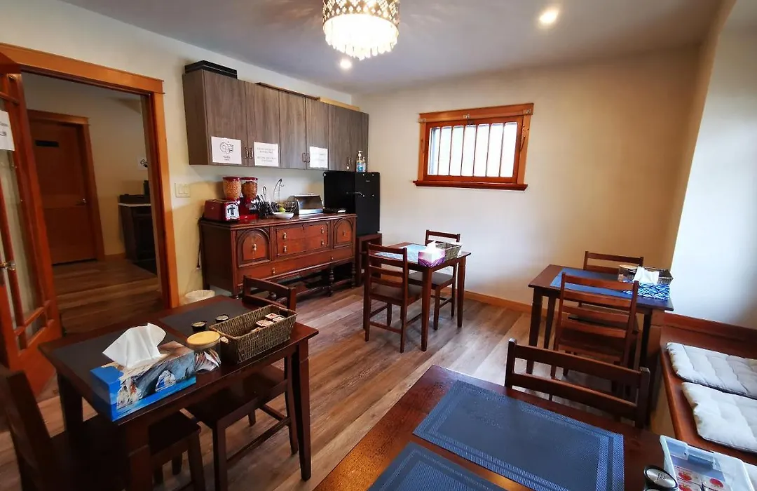 Riverfront Estate Bed&Breakfast Banff-1