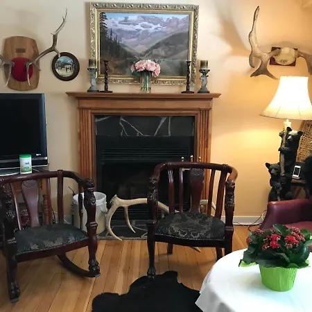 Holiday Lodge Bed And Breakfast-3